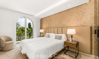 Amplia casa adosada contemporánea y renovada en primera línea de playa entre Marbella y Estepona 793075 