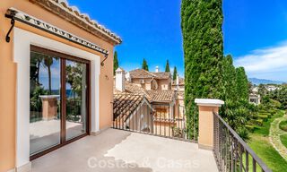 Amplia casa adosada contemporánea y renovada en primera línea de playa entre Marbella y Estepona 793078 