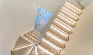 Amplia casa adosada contemporánea y renovada en primera línea de playa entre Marbella y Estepona 793080 