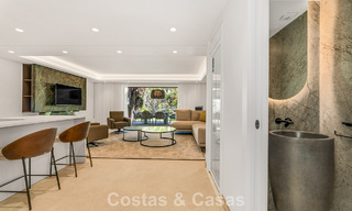 Amplia casa adosada contemporánea y renovada en primera línea de playa entre Marbella y Estepona 793081 