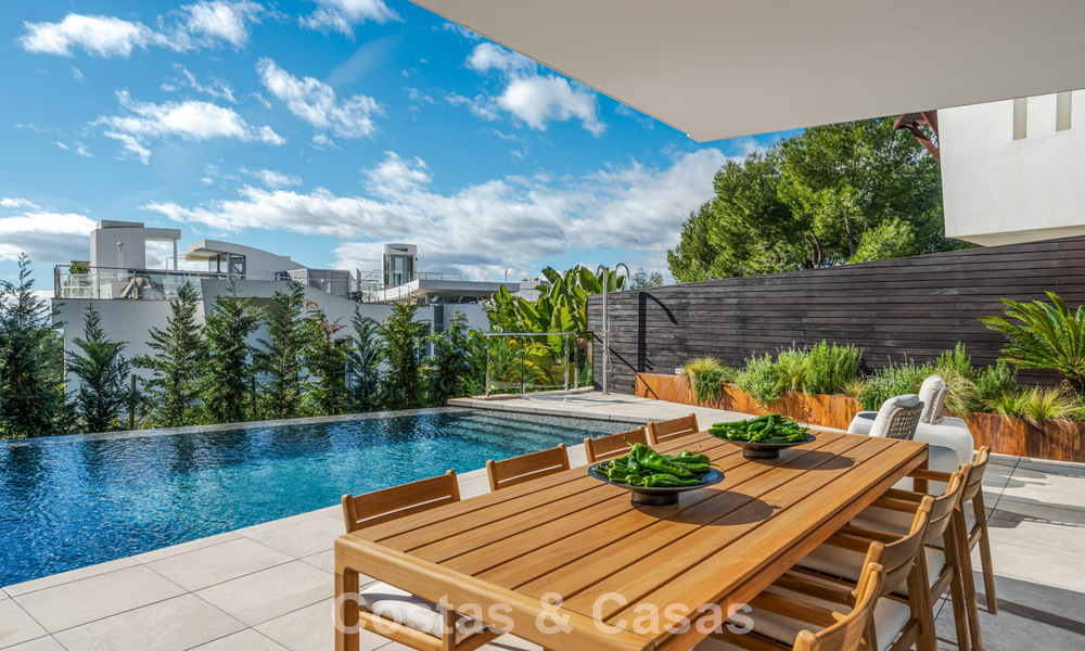 Villa pareada moderna en venta con vistas al mar en una comunidad cerrada en Sierra Blanca, la Milla de Oro de Marbella 793044