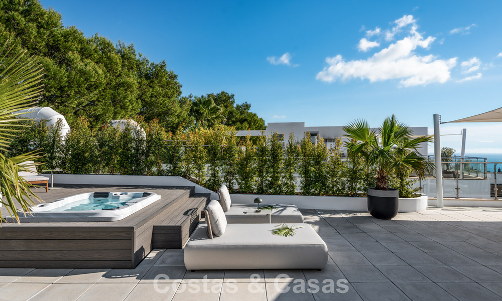 Villa pareada moderna en venta con vistas al mar en una comunidad cerrada en Sierra Blanca, la Milla de Oro de Marbella 793047