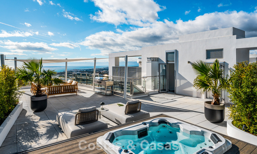 Villa pareada moderna en venta con vistas al mar en una comunidad cerrada en Sierra Blanca, la Milla de Oro de Marbella 793048