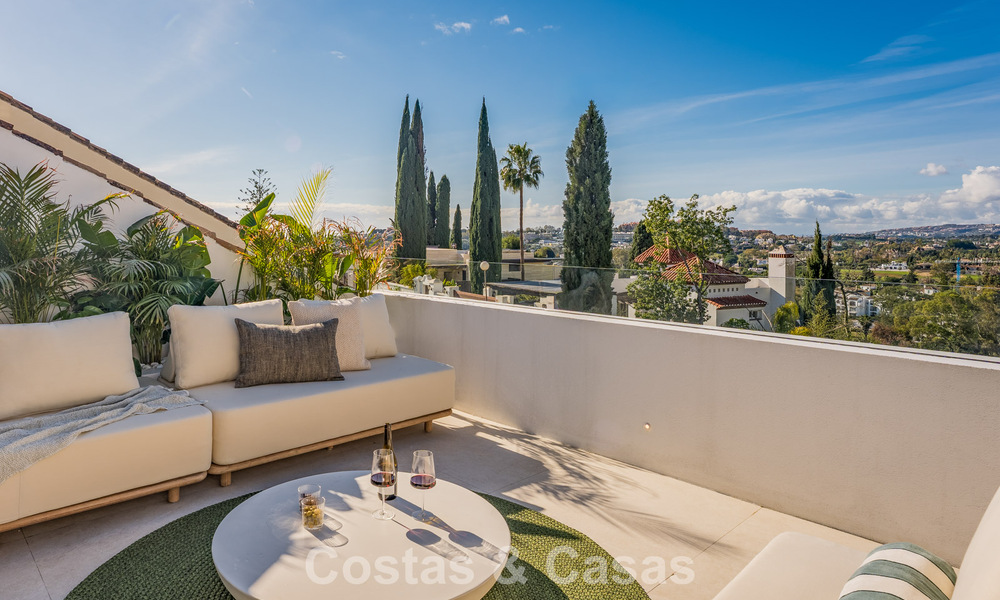 Exclusiva casa adosada con vistas panorámicas en venta en el valle del golf de Nueva Andalucía, Marbella 793278
