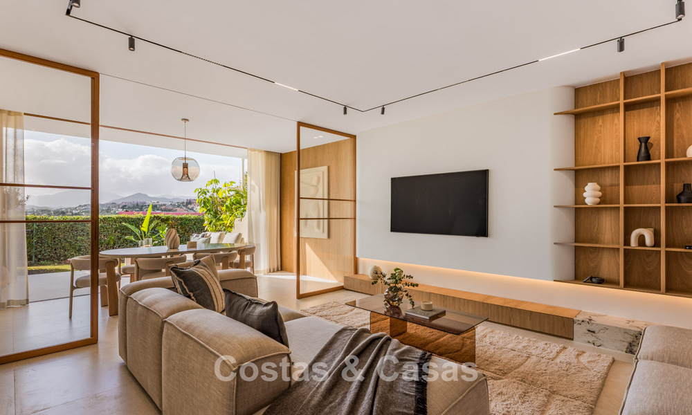 Elegante casa adosada lista para entrar a vivir con 4 dormitorios en venta en Aloha, Nueva Andalucía, Marbella 793246