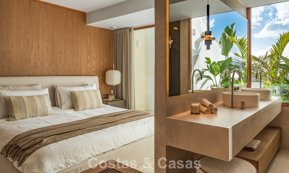 Elegante casa adosada lista para entrar a vivir con 4 dormitorios en venta en Aloha, Nueva Andalucía, Marbella 793254