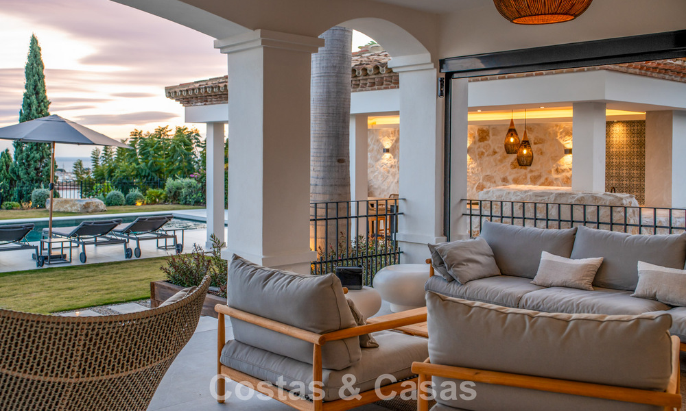 Villa mediterránea contemporánea lista para entrar a vivir, con vistas al mar sin interrupciones, en venta en Benahavís - Marbella 793399