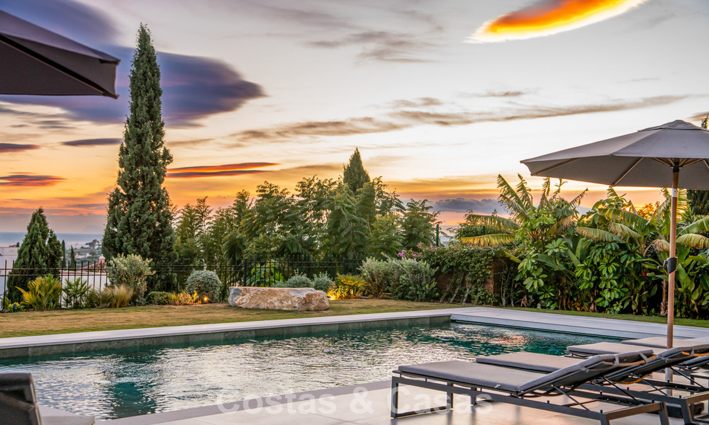 Villa mediterránea contemporánea lista para entrar a vivir, con vistas al mar sin interrupciones, en venta en Benahavís - Marbella 793401