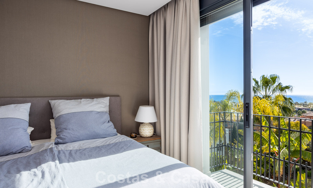 Villa mediterránea contemporánea lista para entrar a vivir, con vistas al mar sin interrupciones, en venta en Benahavís - Marbella 793408