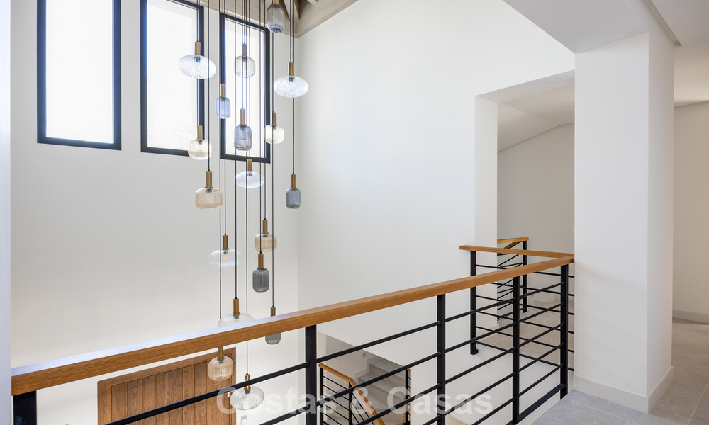 Villa mediterránea contemporánea lista para entrar a vivir, con vistas al mar sin interrupciones, en venta en Benahavís - Marbella 793410