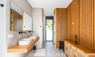 Villa mediterránea contemporánea lista para entrar a vivir, con vistas al mar sin interrupciones, en venta en Benahavís - Marbella 793412 