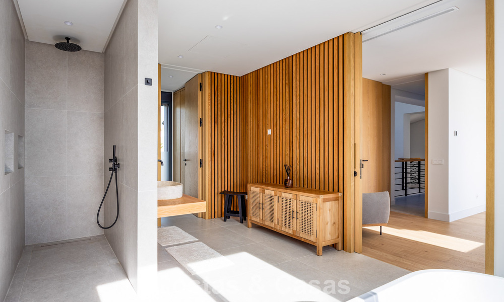 Villa mediterránea contemporánea lista para entrar a vivir, con vistas al mar sin interrupciones, en venta en Benahavís - Marbella 793413