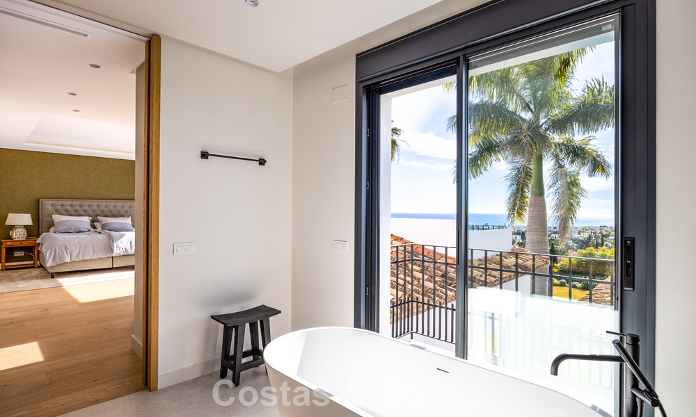 Villa mediterránea contemporánea lista para entrar a vivir, con vistas al mar sin interrupciones, en venta en Benahavís - Marbella 793414