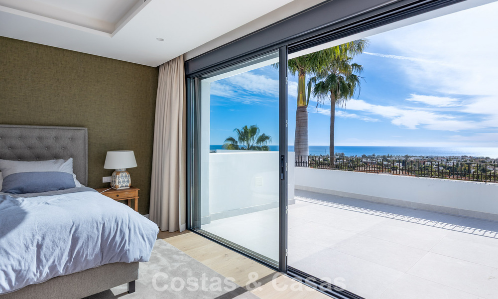 Villa mediterránea contemporánea lista para entrar a vivir, con vistas al mar sin interrupciones, en venta en Benahavís - Marbella 793416