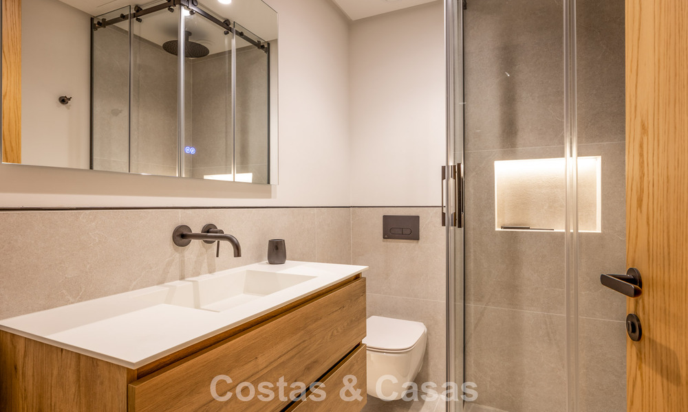 Villa mediterránea contemporánea lista para entrar a vivir, con vistas al mar sin interrupciones, en venta en Benahavís - Marbella 793425