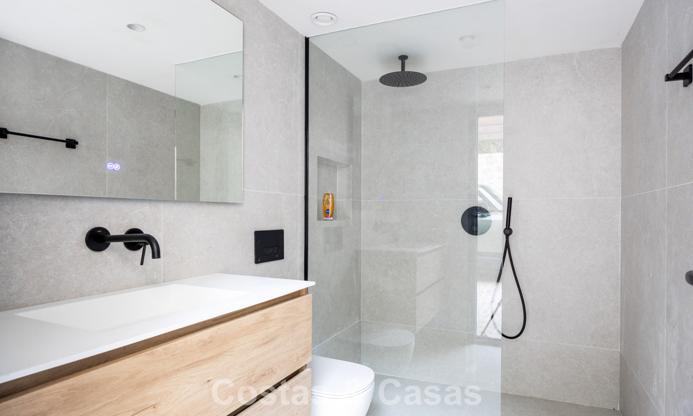 Villa mediterránea contemporánea lista para entrar a vivir, con vistas al mar sin interrupciones, en venta en Benahavís - Marbella 793428