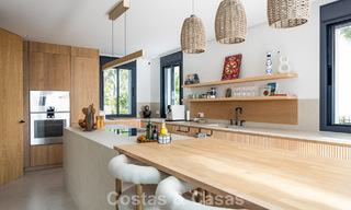 Villa mediterránea contemporánea lista para entrar a vivir, con vistas al mar sin interrupciones, en venta en Benahavís - Marbella 793432 