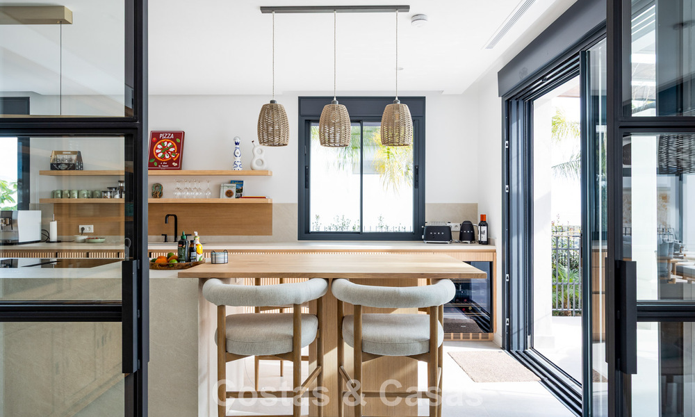 Villa mediterránea contemporánea lista para entrar a vivir, con vistas al mar sin interrupciones, en venta en Benahavís - Marbella 793433