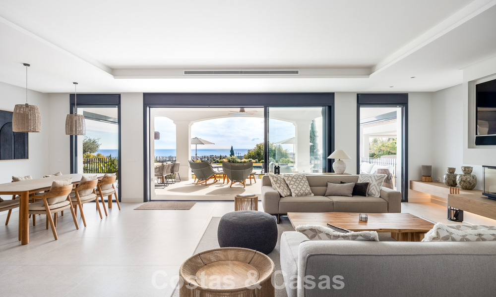 Villa mediterránea contemporánea lista para entrar a vivir, con vistas al mar sin interrupciones, en venta en Benahavís - Marbella 793438