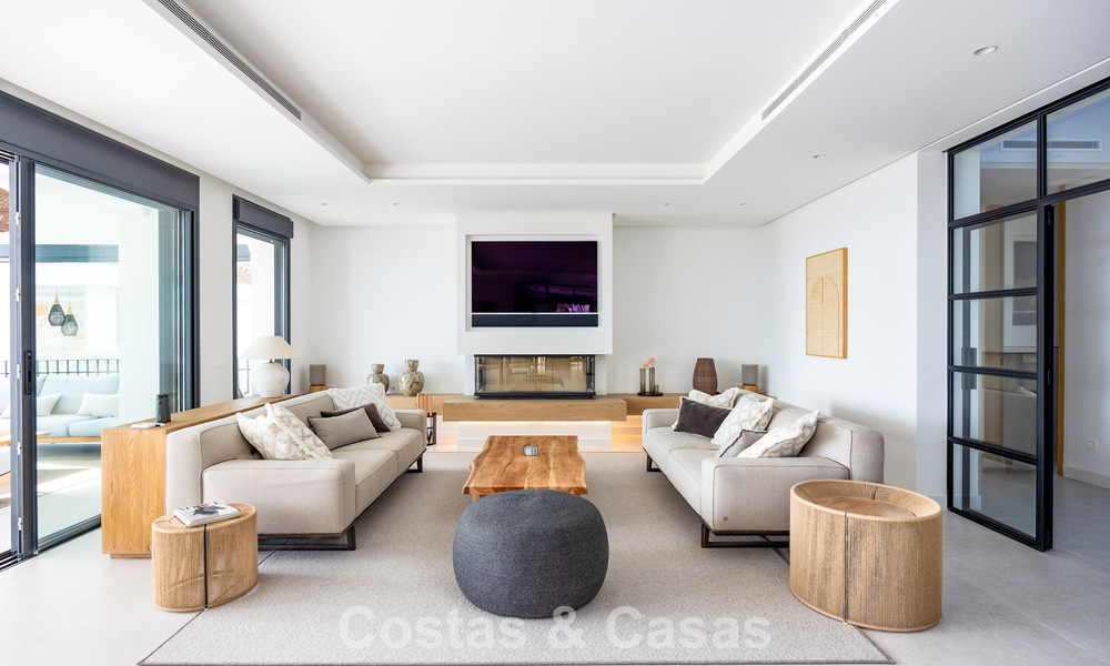 Villa mediterránea contemporánea lista para entrar a vivir, con vistas al mar sin interrupciones, en venta en Benahavís - Marbella 793439