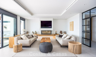 Villa mediterránea contemporánea lista para entrar a vivir, con vistas al mar sin interrupciones, en venta en Benahavís - Marbella 793439 