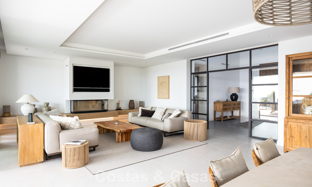 Villa mediterránea contemporánea lista para entrar a vivir, con vistas al mar sin interrupciones, en venta en Benahavís - Marbella 793440