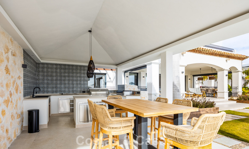 Villa mediterránea contemporánea lista para entrar a vivir, con vistas al mar sin interrupciones, en venta en Benahavís - Marbella 793448