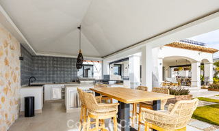 Villa mediterránea contemporánea lista para entrar a vivir, con vistas al mar sin interrupciones, en venta en Benahavís - Marbella 793448 