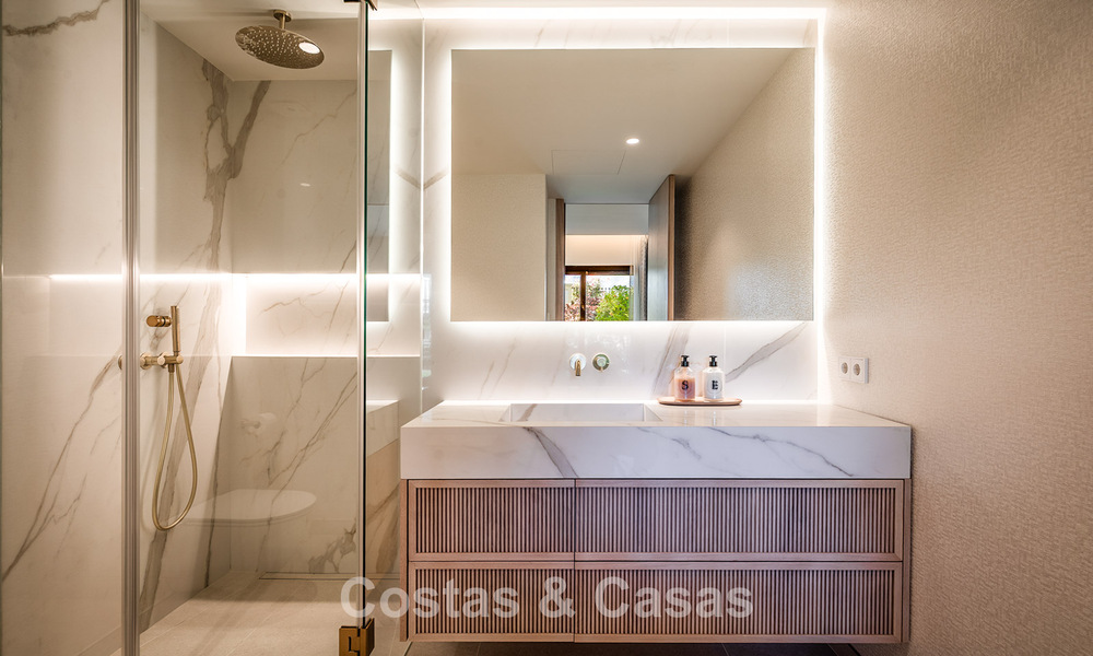 Exclusivo apartamento con jardín y piscina privada en venta en Aloha, Nueva Andalucía, Marbella 793461