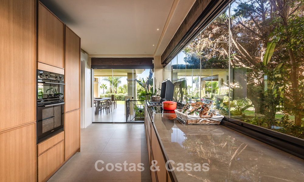 Exclusivo apartamento con jardín y piscina privada en venta en Aloha, Nueva Andalucía, Marbella 793475