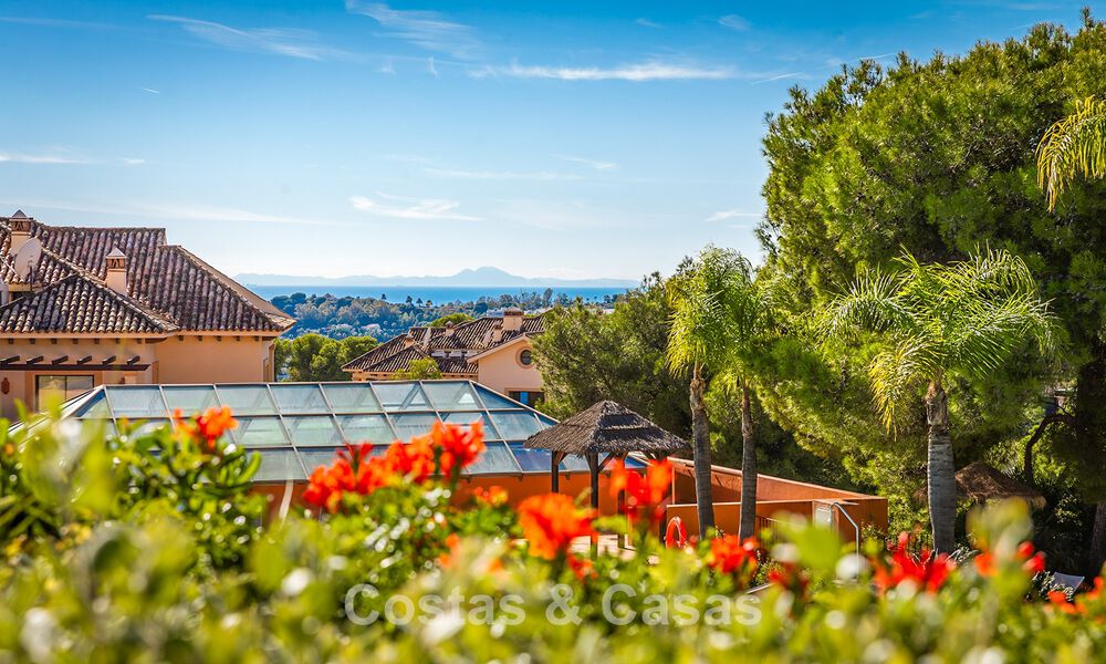 Exclusivo apartamento con jardín y piscina privada en venta en Aloha, Nueva Andalucía, Marbella 793485