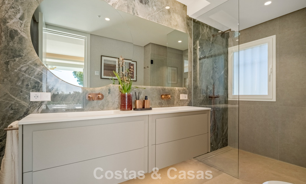 Apartamento listo para entrar a vivir, contemporánea, con 4 dormitorios en venta en la Milla de Oro de Marbella 793606