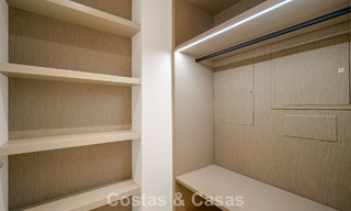 Apartamento listo para entrar a vivir, contemporánea, con 4 dormitorios en venta en la Milla de Oro de Marbella 793621 