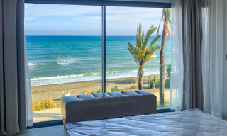 Adosada moderna y lujo, lista para entrar a vivir, en venta, con vistas frontales al mar, a poca distancia a pie del centro de Estepona 793213 