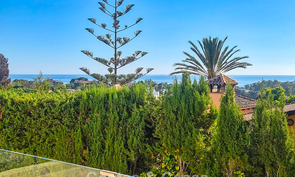 Elegante villa moderna a poca distancia de la playa en venta en Elviria, al este del centro de Marbella 793634