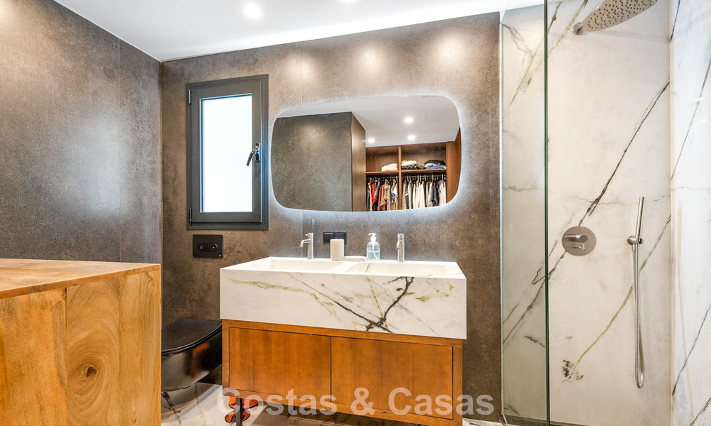 Elegante villa moderna a poca distancia de la playa en venta en Elviria, al este del centro de Marbella 793636