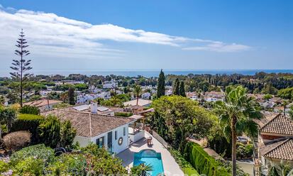 Elegante villa moderna a poca distancia de la playa en venta en Elviria, al este del centro de Marbella 793638