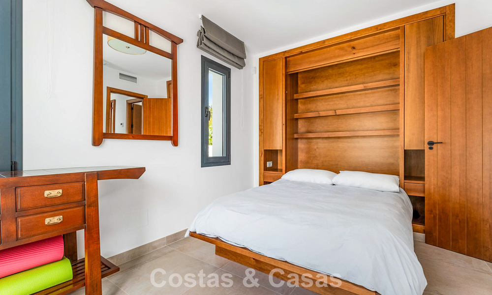 Elegante villa moderna a poca distancia de la playa en venta en Elviria, al este del centro de Marbella 793639