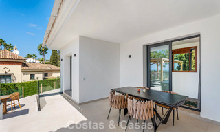 Elegante villa moderna a poca distancia de la playa en venta en Elviria, al este del centro de Marbella 793640 