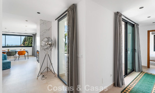 Elegante villa moderna a poca distancia de la playa en venta en Elviria, al este del centro de Marbella 793642 