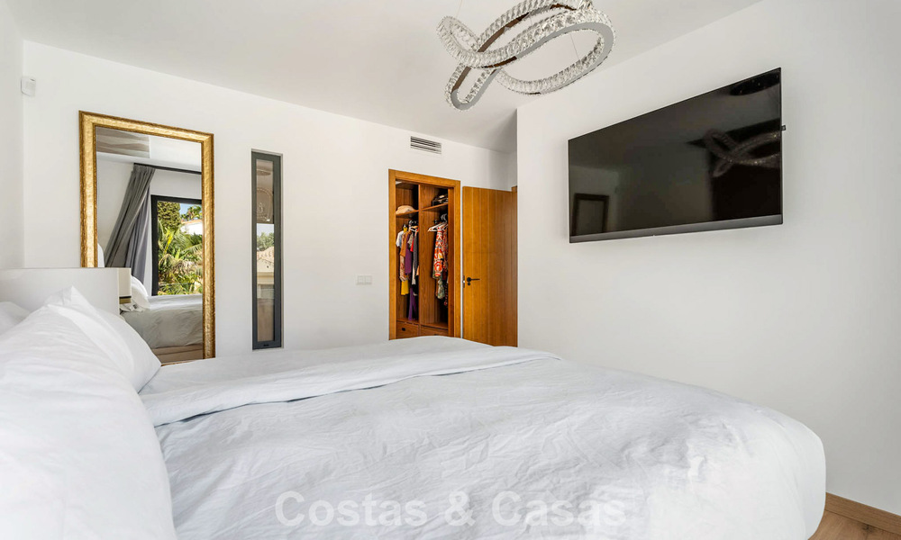 Elegante villa moderna a poca distancia de la playa en venta en Elviria, al este del centro de Marbella 793645
