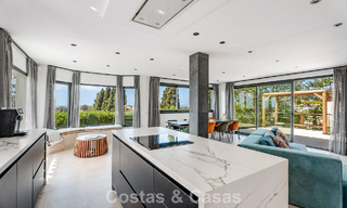 Elegante villa moderna a poca distancia de la playa en venta en Elviria, al este del centro de Marbella 793650 