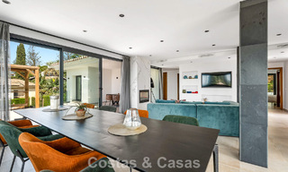 Elegante villa moderna a poca distancia de la playa en venta en Elviria, al este del centro de Marbella 793652 