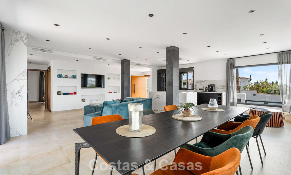 Elegante villa moderna a poca distancia de la playa en venta en Elviria, al este del centro de Marbella 793653