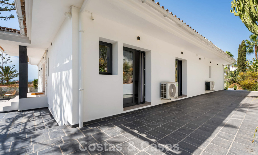 Elegante villa moderna a poca distancia de la playa en venta en Elviria, al este del centro de Marbella 793657
