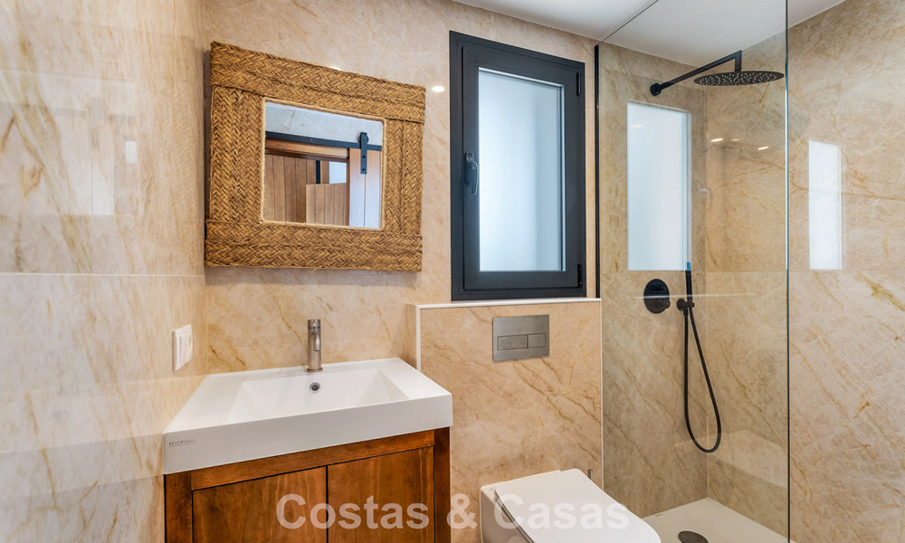 Elegante villa moderna a poca distancia de la playa en venta en Elviria, al este del centro de Marbella 793659