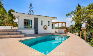 Elegante villa moderna a poca distancia de la playa en venta en Elviria, al este del centro de Marbella 793665 