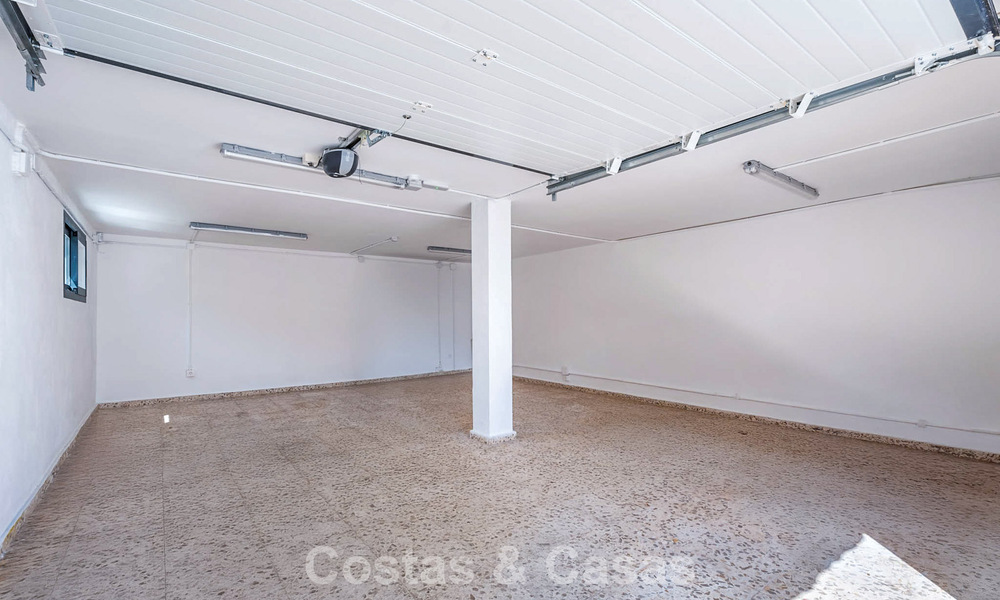 Elegante villa moderna a poca distancia de la playa en venta en Elviria, al este del centro de Marbella 793666