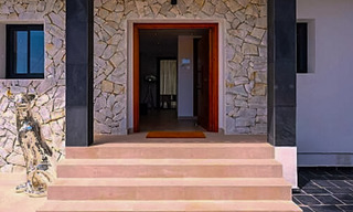 Elegante villa moderna a poca distancia de la playa en venta en Elviria, al este del centro de Marbella 793677 