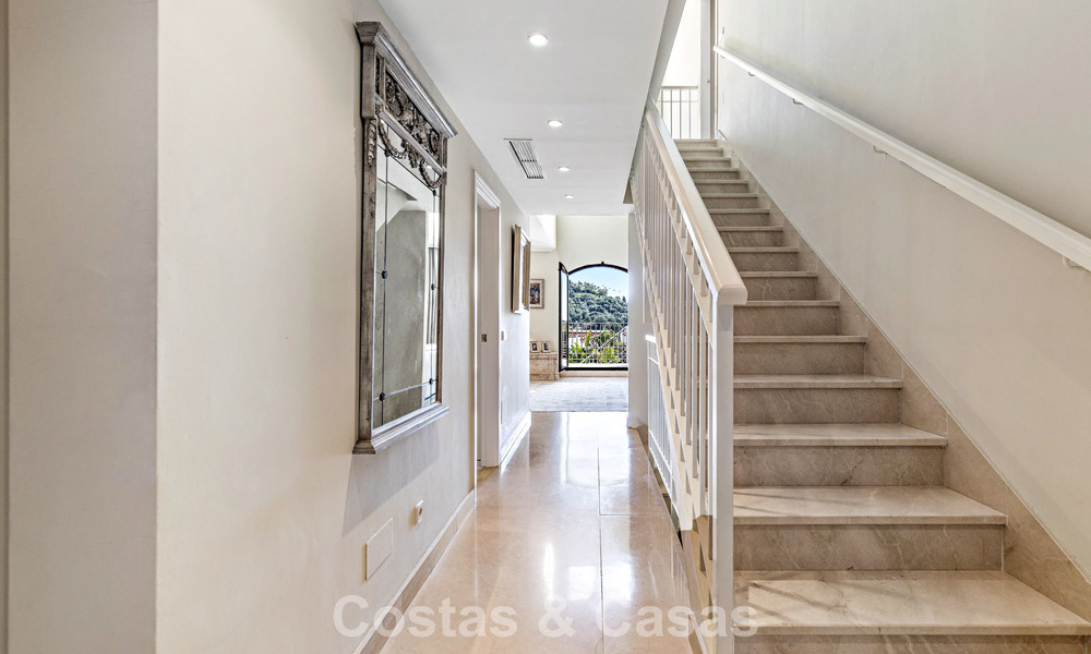 Adosado con vistas panorámicas y amplio jardín en venta en una exclusiva urbanización con campo de golf en Benahavís - Marbella 793678